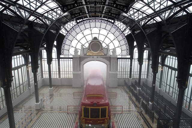 Nhà ga được xây dựng theo phong cách châu Âu.